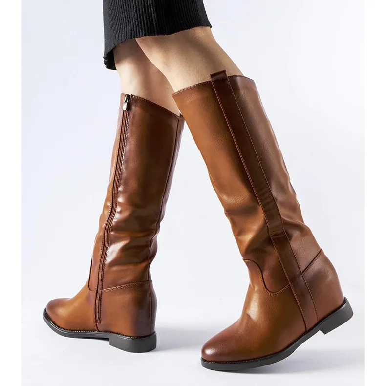 Brown boots with hidden wedges from Chieuti