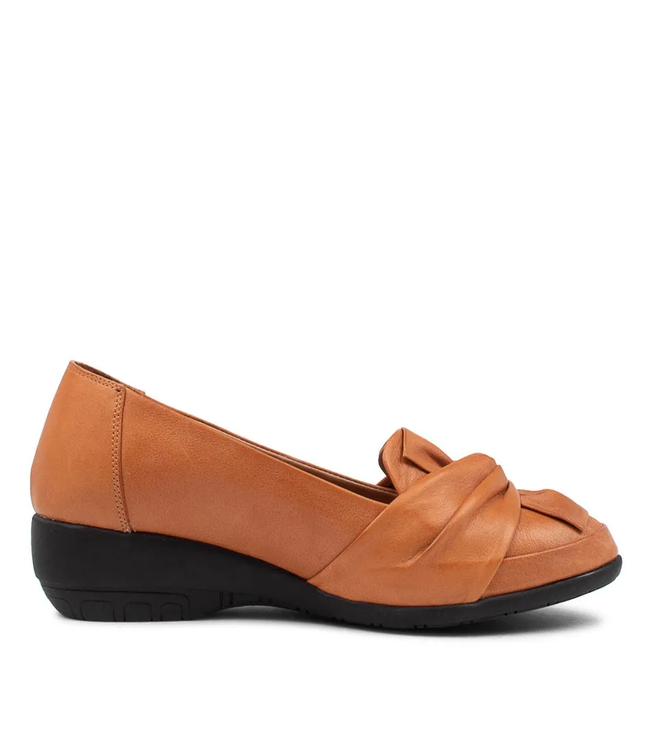 DIANA FERRARI Greyson Tan Leather Wedges