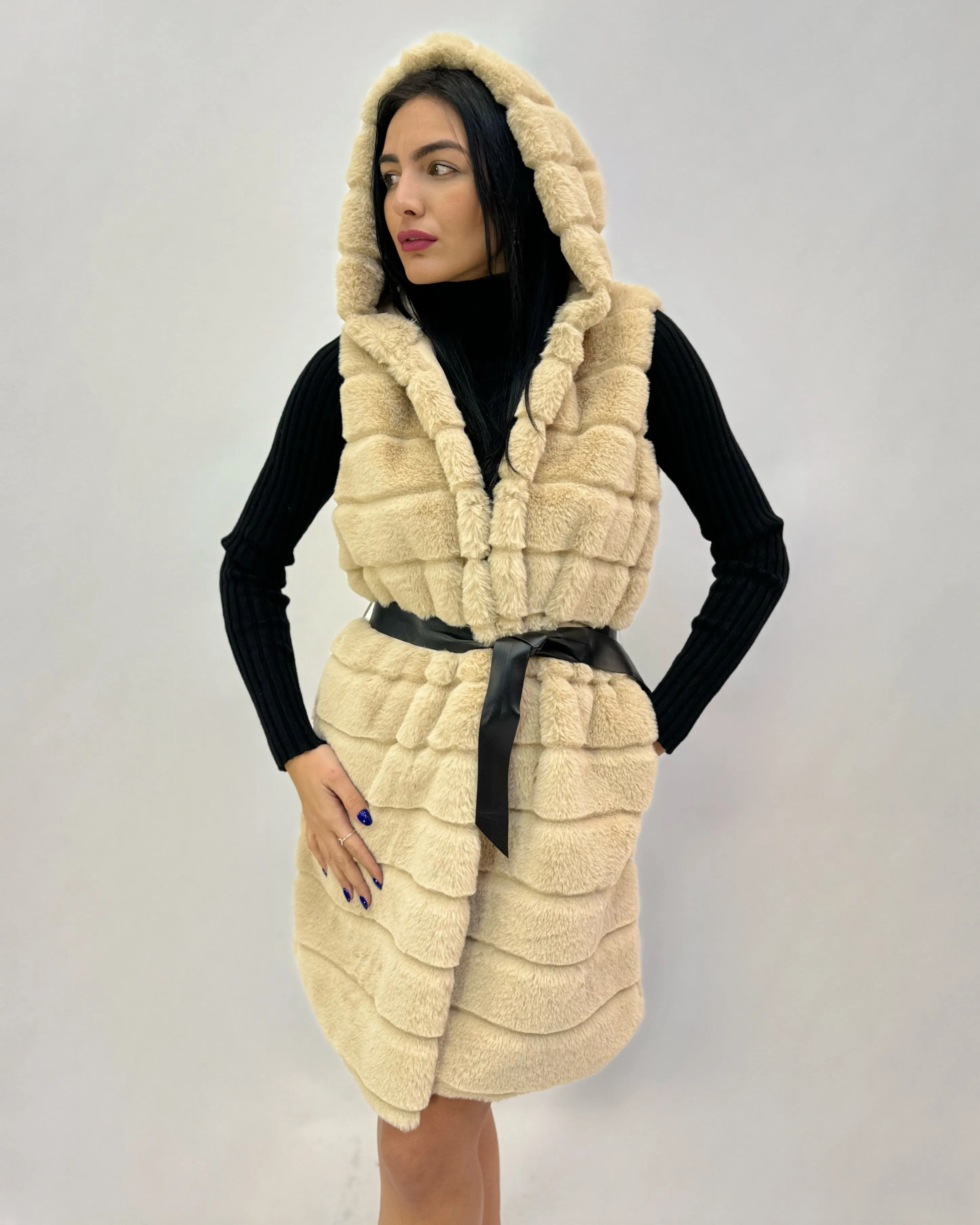 Gilet in pelliccia sintetica con cappuccio