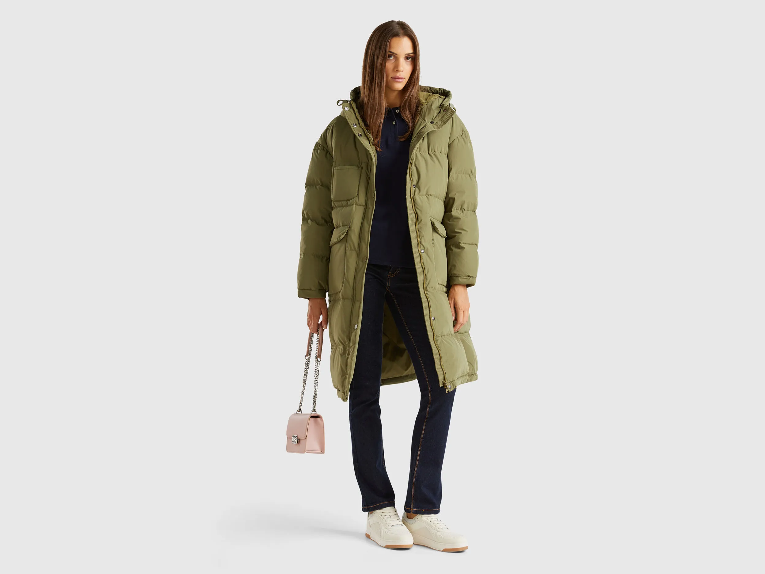 Long puffer jacket with recycled feathers - Military Green | Benetton