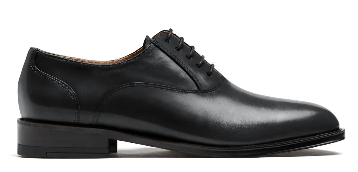 Oxfords in black leather