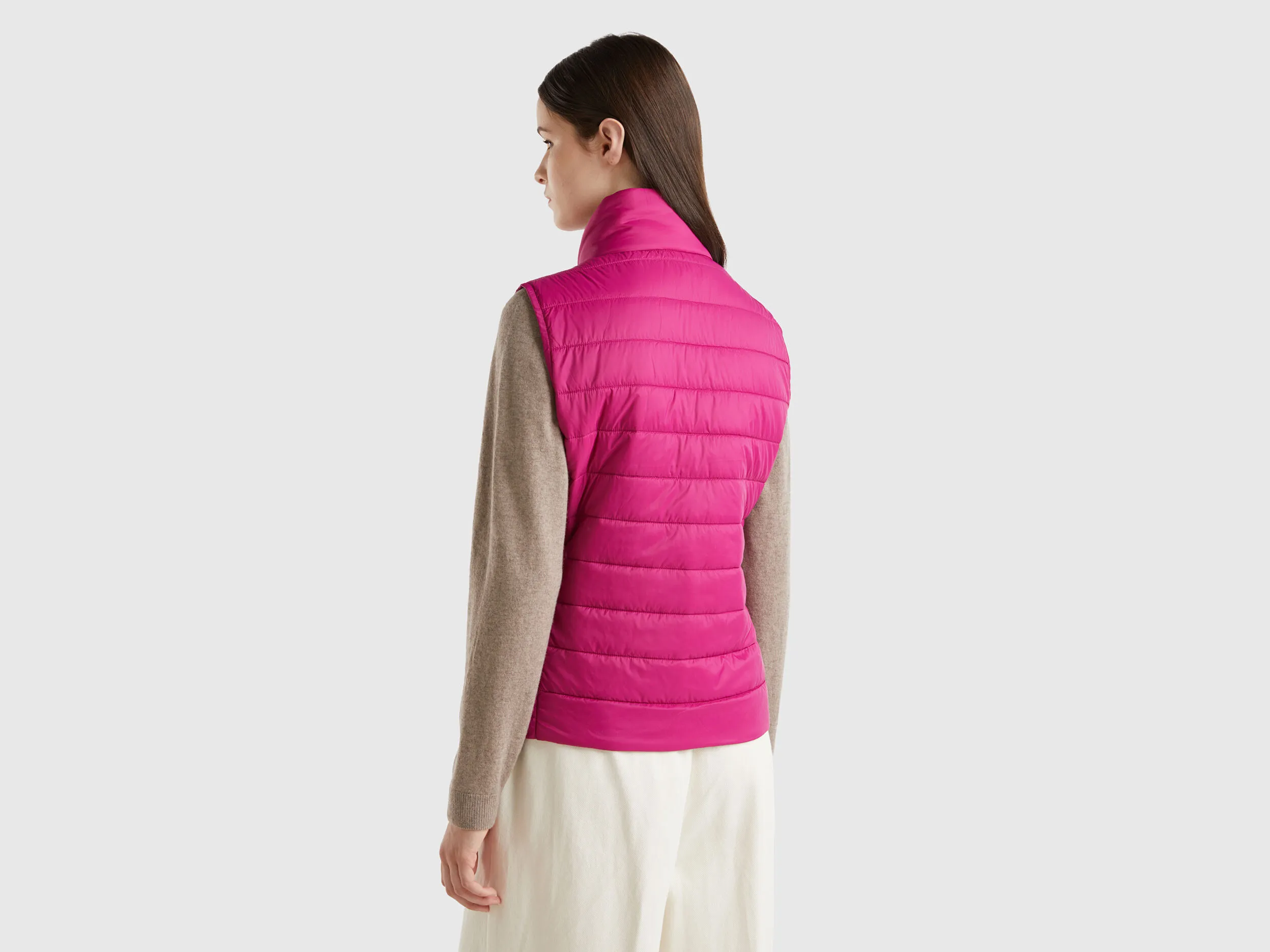 Sleeveless puffer jacket with recycled wadding - Cyclamen | Benetton