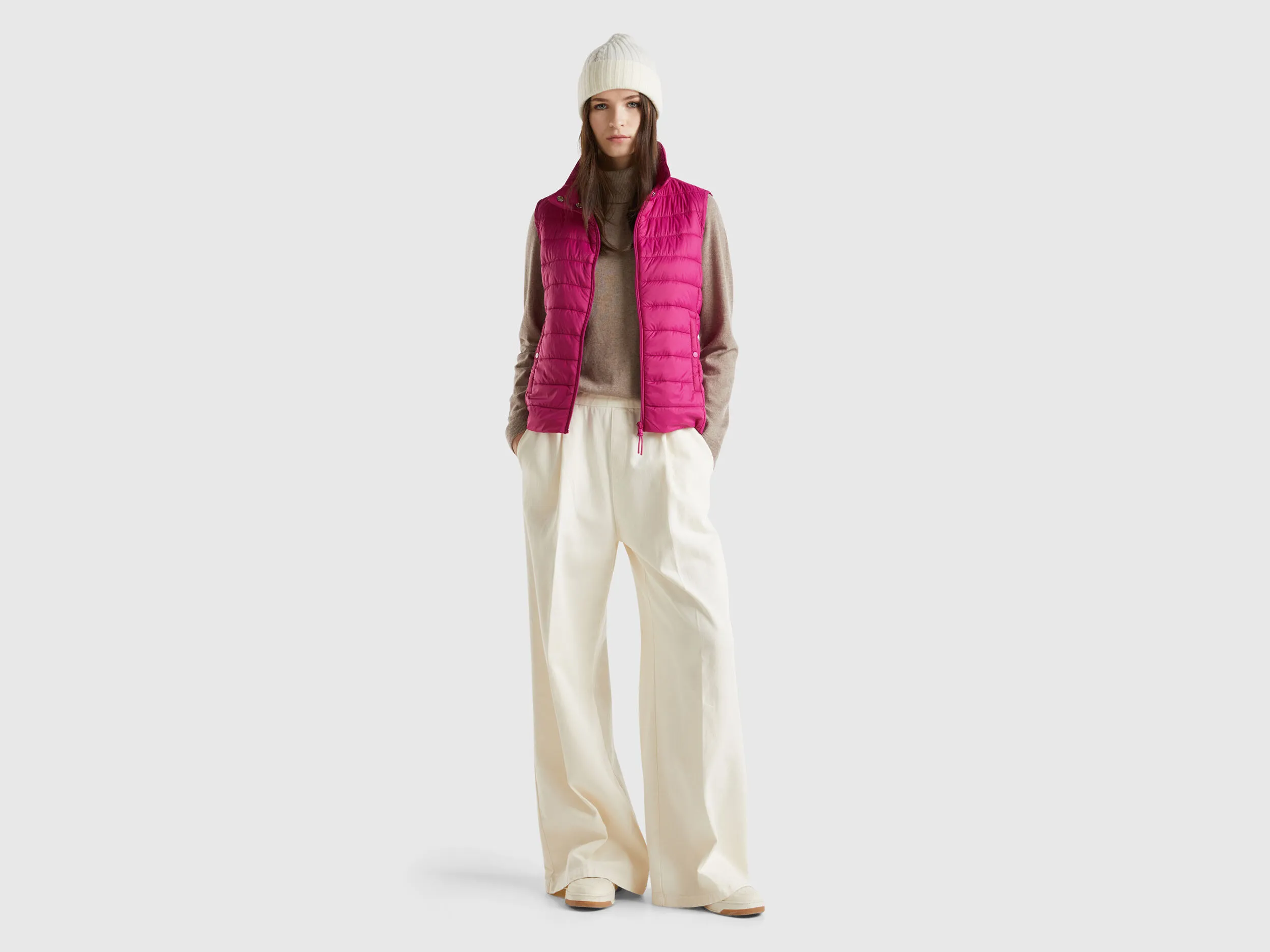 Sleeveless puffer jacket with recycled wadding - Cyclamen | Benetton