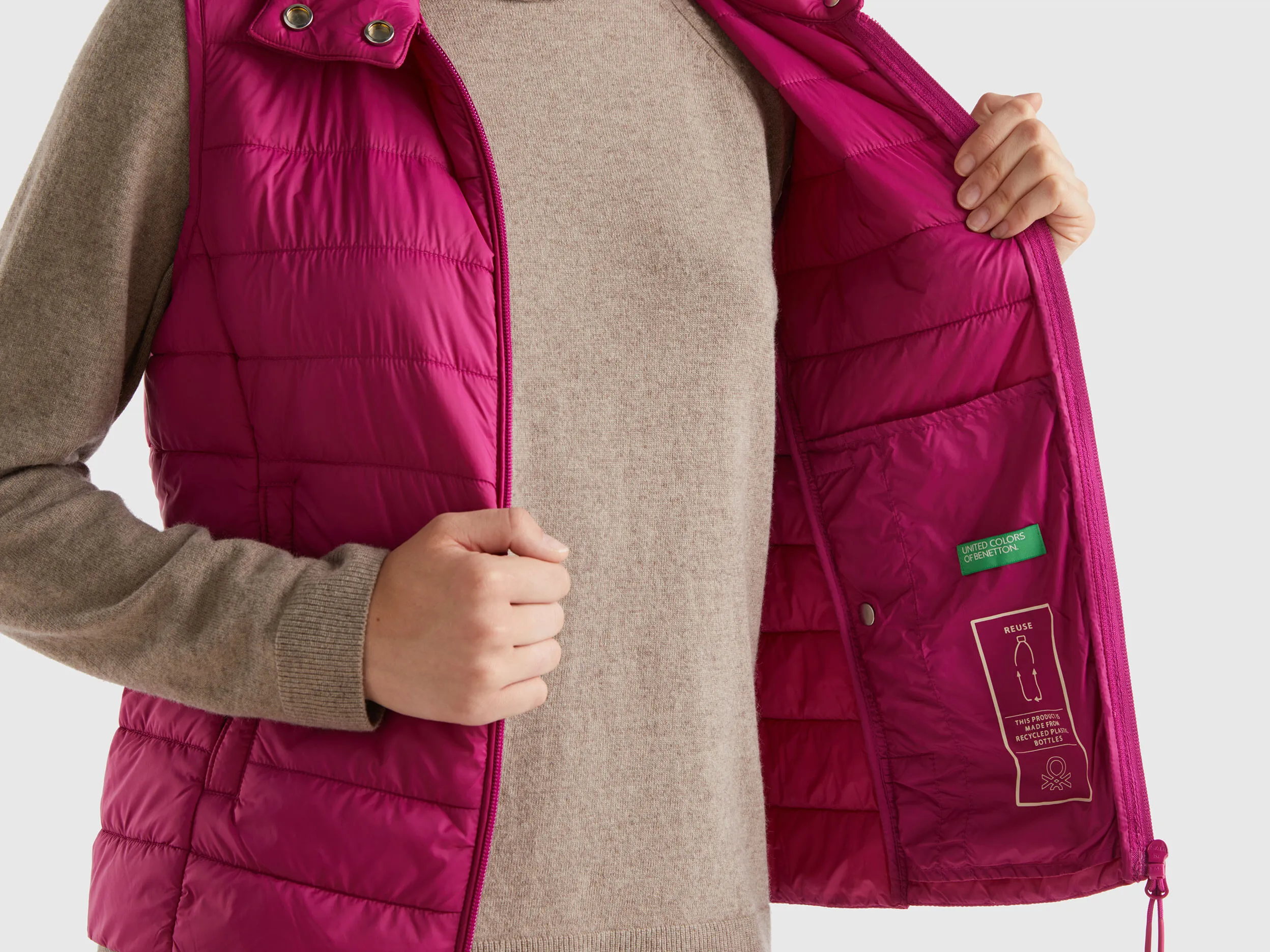 Sleeveless puffer jacket with recycled wadding - Cyclamen | Benetton